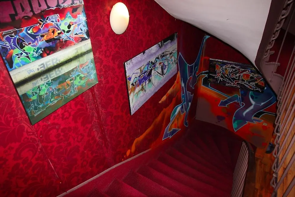 Absolute Hotel Paris Republique 2*,  צרפת