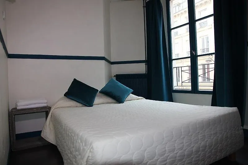 **  Absolute Hotel Paris Republique צרפת